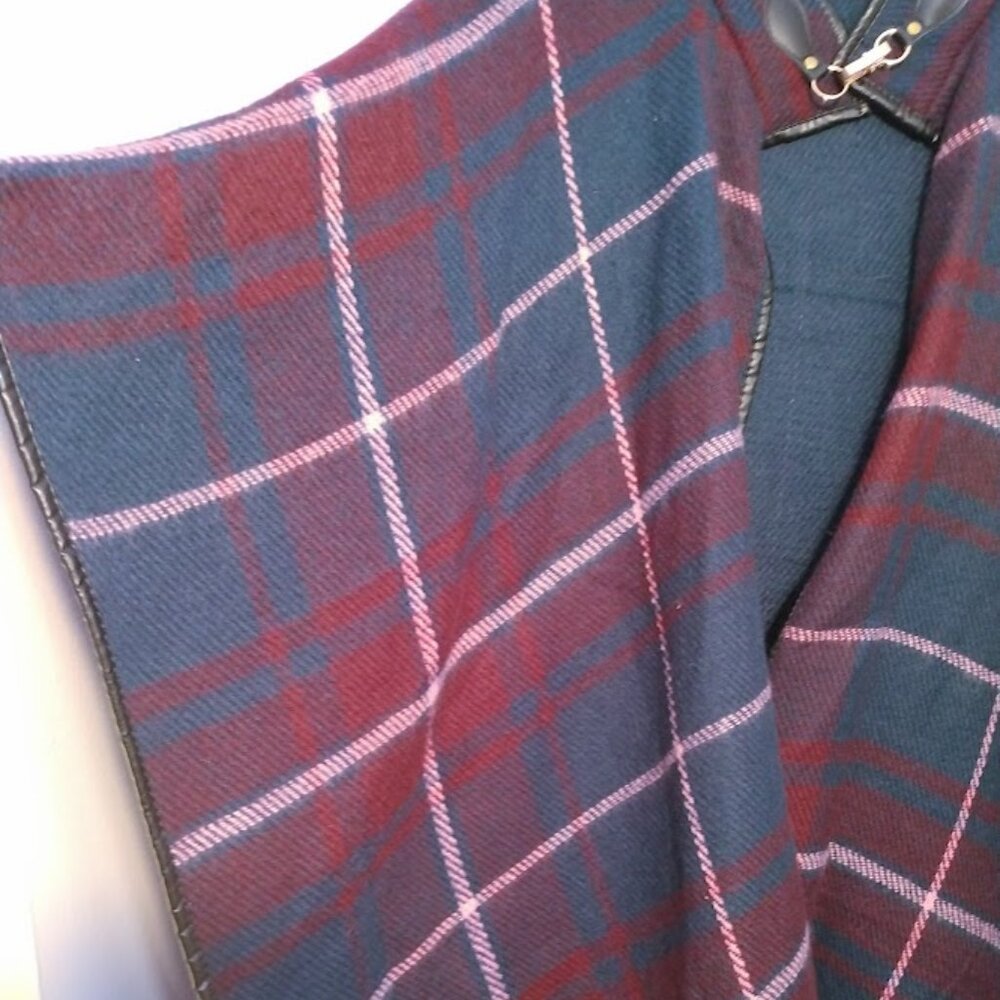 Women's Open Front Shawl Cape Ruana Wrap Navy Red Plaid Fleece OS Cabincore - Picture 5 of 11